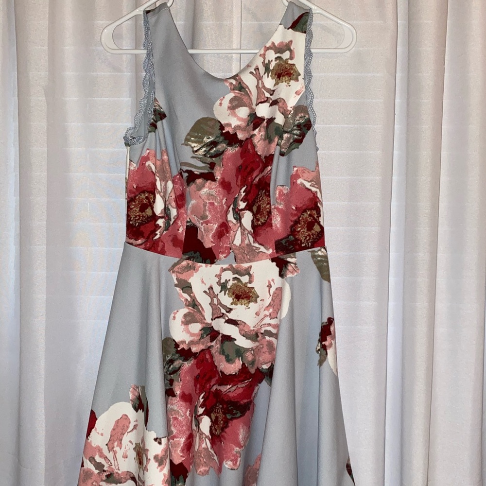 Women’s Pale Blue Floral Dress